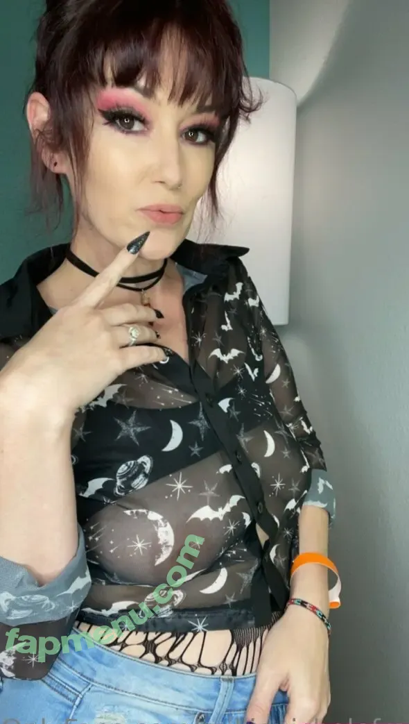 millienicholefree nude photo #0005 (millienicholefree)