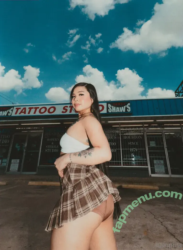 millknhvney nude photo #0025 (millknhvney)
