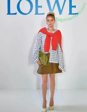 Milly Alcock / millyalcockactres nude photo #0096