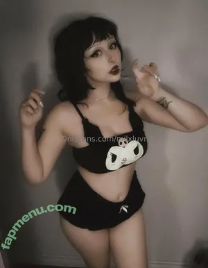 milxluvr / charlxvesmilk / govassignedgoth nude photo #0042