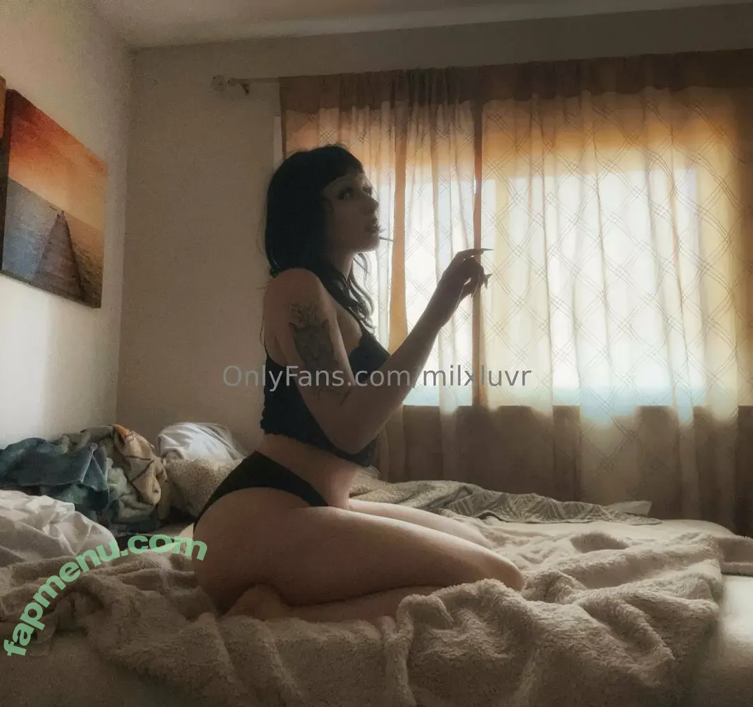 milxluvr nude photo #0012 (charlxvesmilk / govassignedgoth)