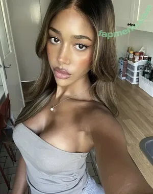Mimiadu / Michelle Adu nude photo #0001