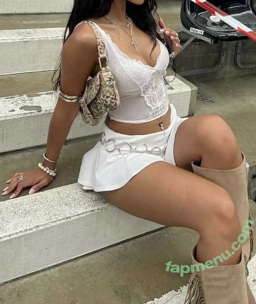 Mimiadu nude photo #0012 (Michelle Adu)