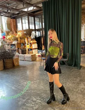 mimiknox_official / reel nude photo #0016