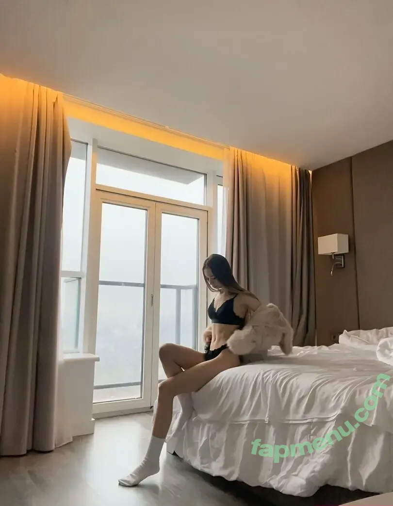 mimiknox_official nude photo #0001 (reel)