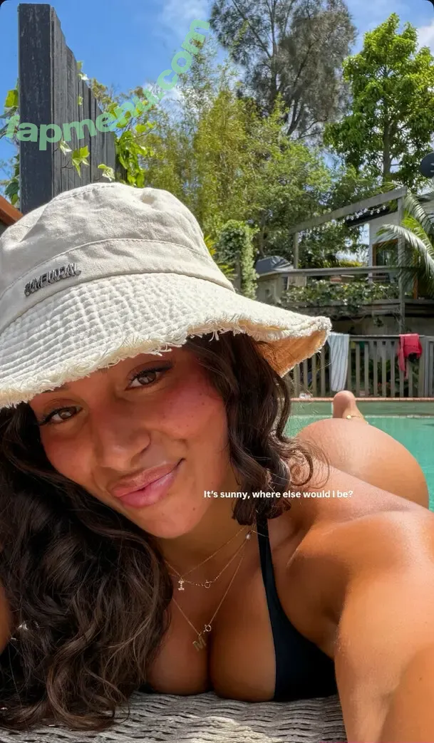 Mimsdaily.life nude photo #0108 (Mim Hamadache)