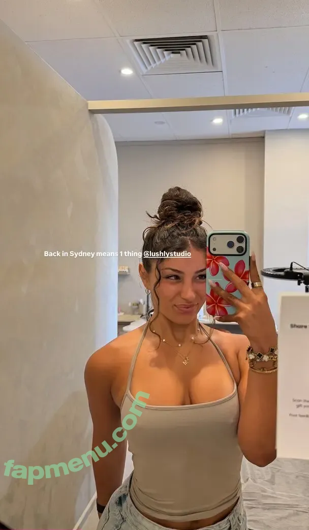 Mimsdaily.life nude photo #0121 (Mim Hamadache)