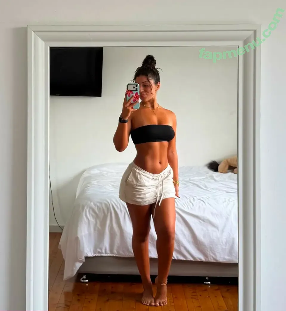 Mimsdaily.life nude photo #0126 (Mim Hamadache)