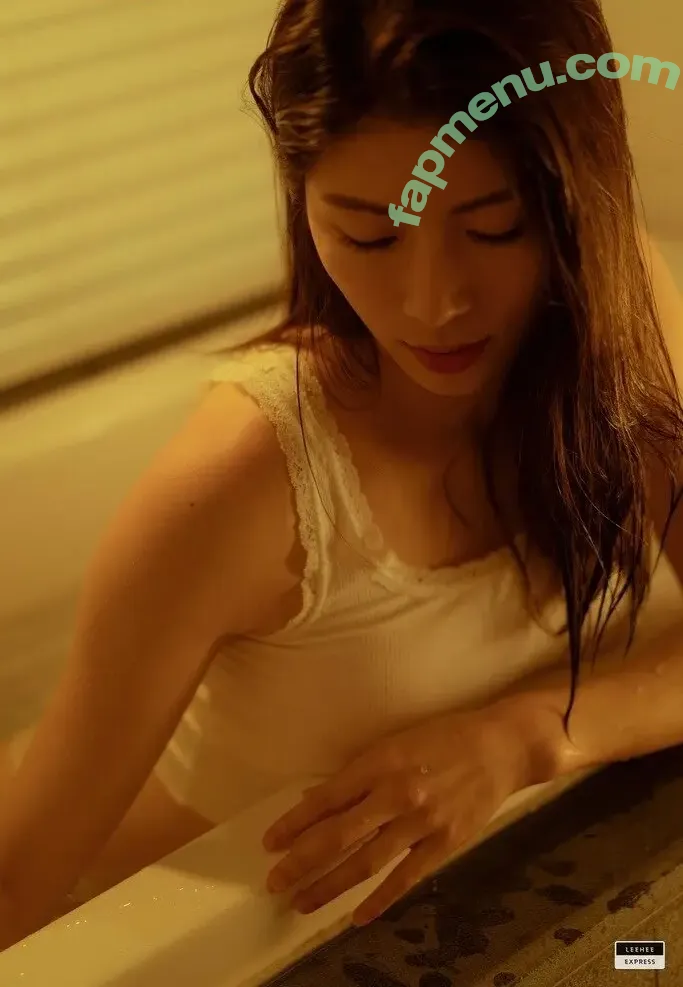 Min.E nude photo #0822 (93.sss)