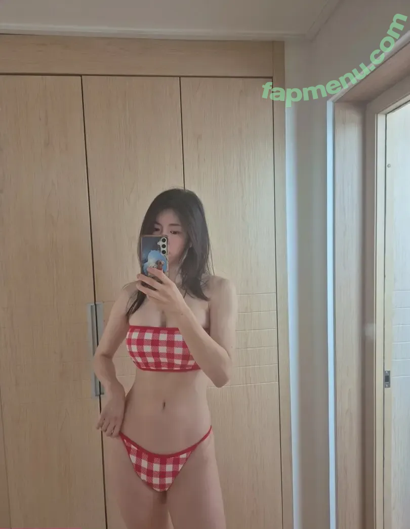 Min.E nude photo #0830 (93.sss)