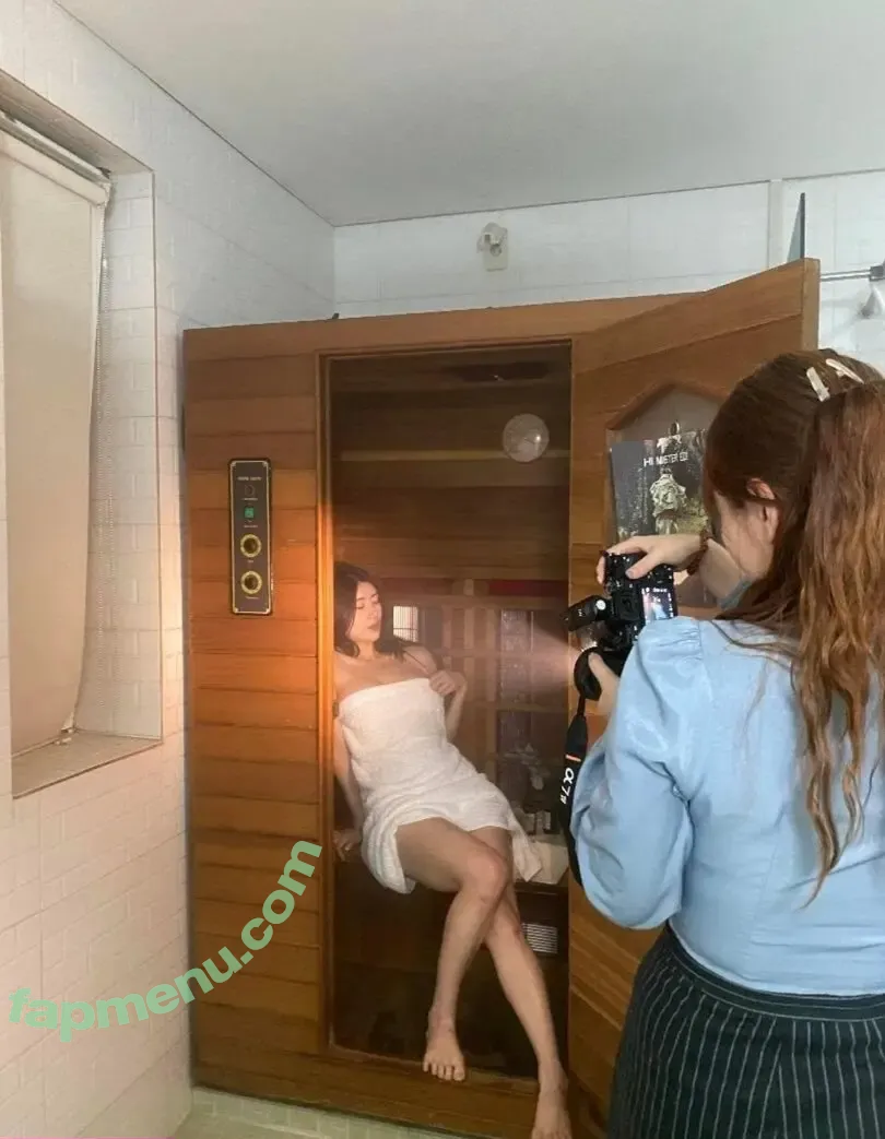 Min.E nude photo #0833 (93.sss)