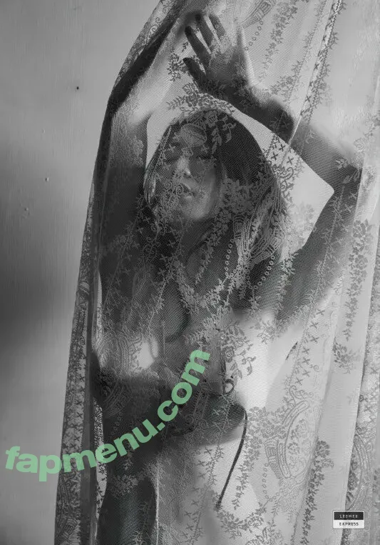 Min.E nude photo #0853 (93.sss)