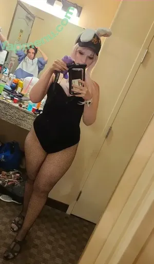 Minalinzee nude photo #0007