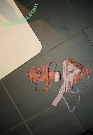 Minamo / minamo_j / みなも nude photo #0022