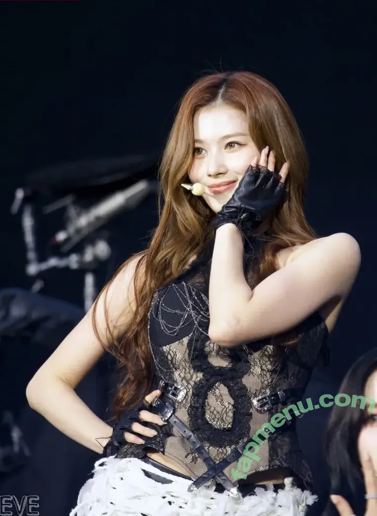 Minatozaki Sana nude photo #0072 (TWICE / m.by__sana)