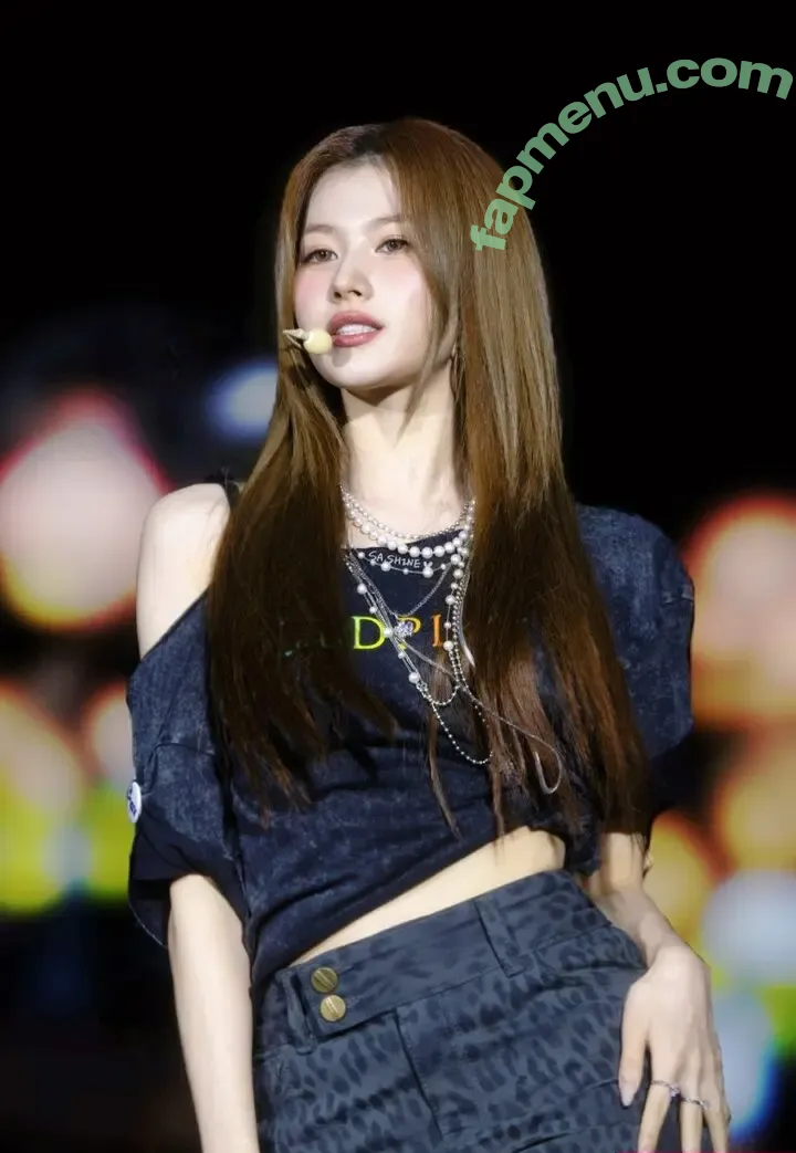Minatozaki Sana nude photo #0073 (TWICE / m.by__sana)