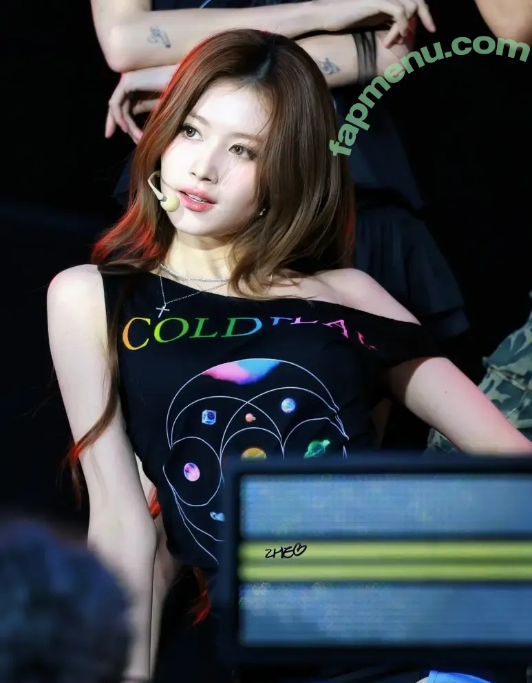 Minatozaki Sana nude photo #0080 (TWICE / m.by__sana)