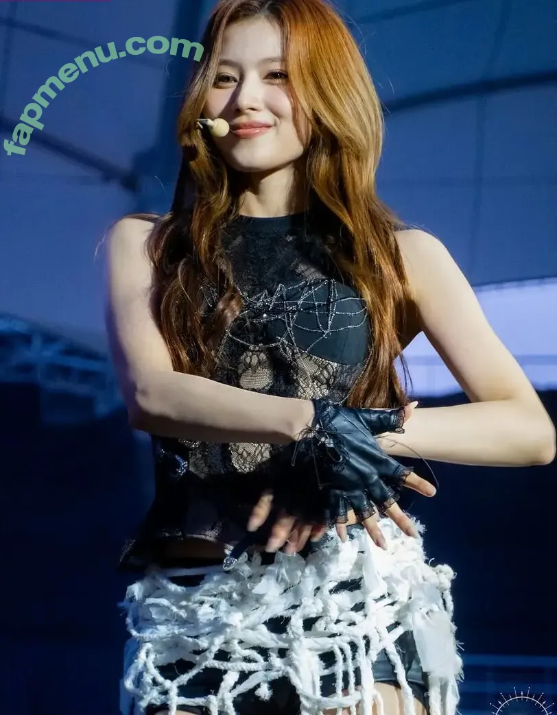 Minatozaki Sana nude photo #0092 (TWICE / m.by__sana)