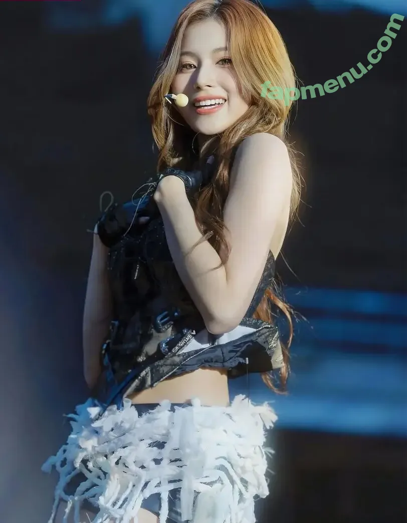 Minatozaki Sana nude photo #0093 (TWICE / m.by__sana)