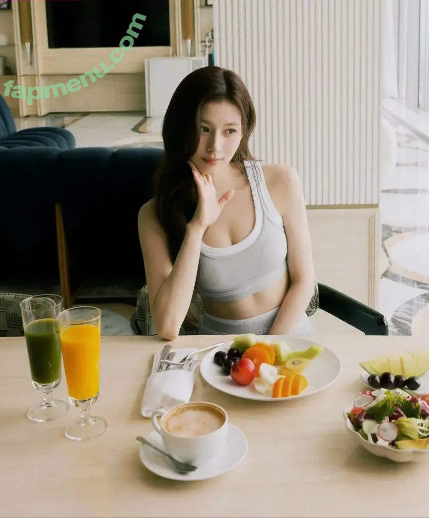 Minatozaki Sana nude photo #0155 (TWICE / m.by__sana)