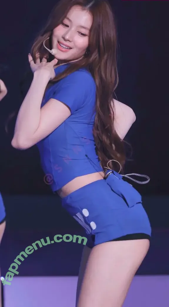 Minatozaki Sana nude photo #0162 (TWICE / m.by__sana)