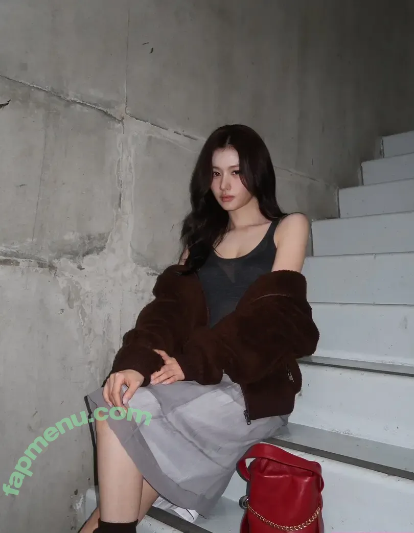 Minatozaki Sana nude photo #0172 (TWICE / m.by__sana)