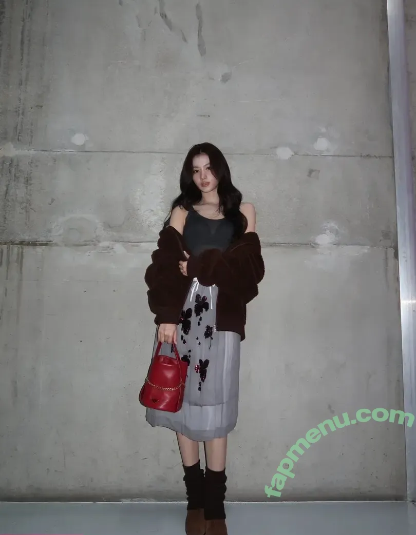 Minatozaki Sana nude photo #0173 (TWICE / m.by__sana)