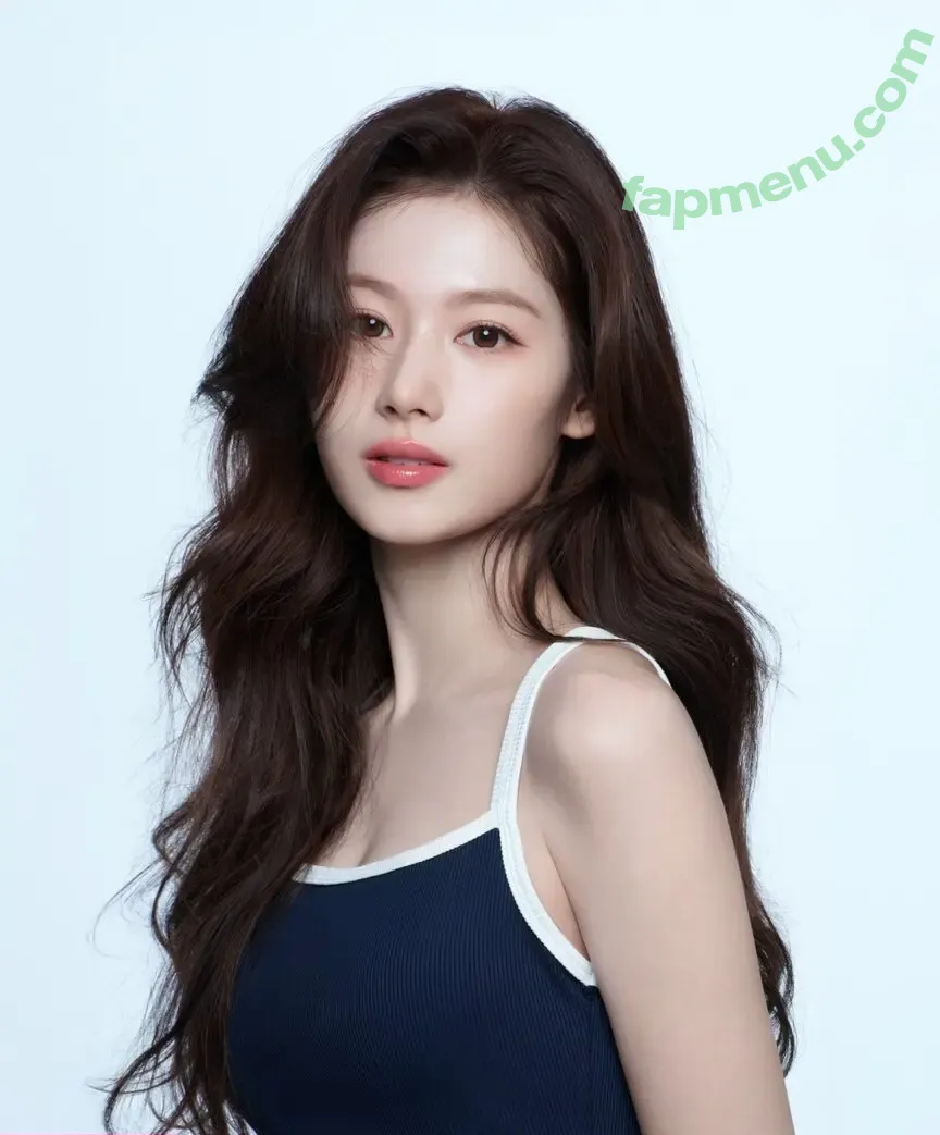 Minatozaki Sana nude photo #0182 (TWICE / m.by__sana)