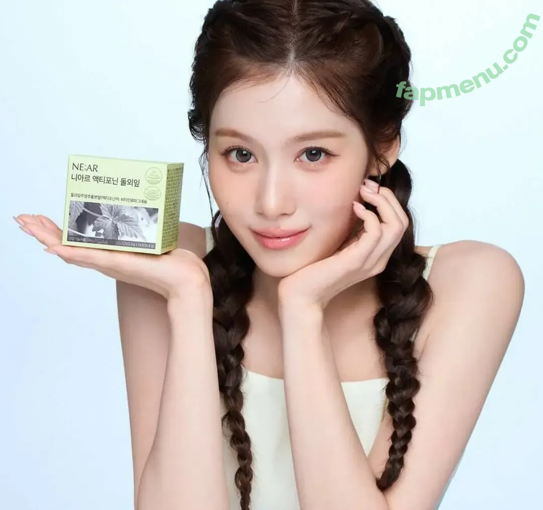 Minatozaki Sana nude photo #0186 (TWICE / m.by__sana)