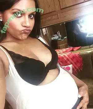 Mindy Kaling / mindykaling nude photo #0019