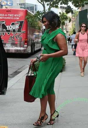 Mindy Kaling / mindykaling nude photo #0030