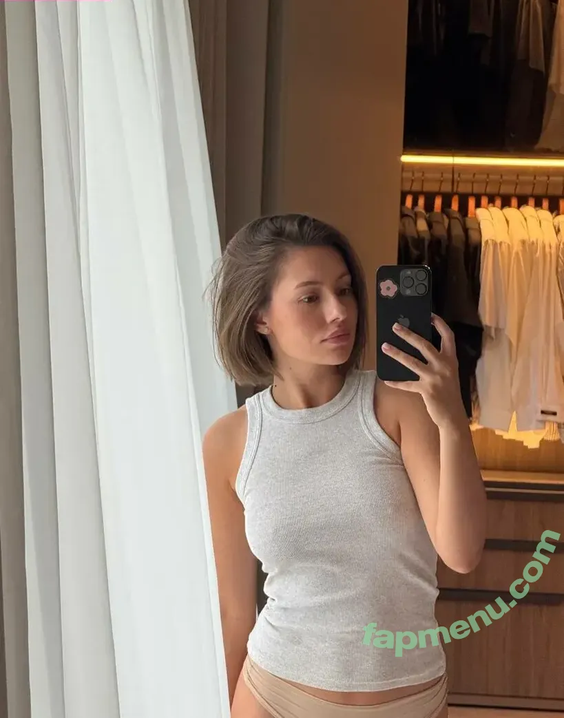minikarolina nude photo #0033 (klmnvaa)