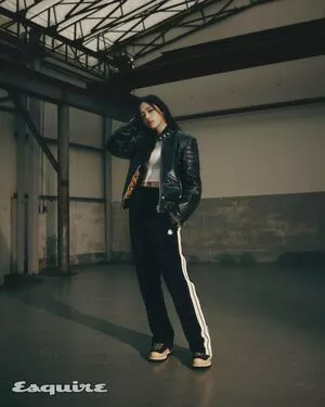 Minji / lovres_min__ / miniwithtattoos / newjeans_official nude photo #0021