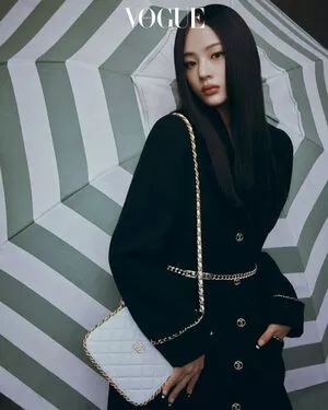 Minji / lovres_min__ / miniwithtattoos / newjeans_official nude photo #0042