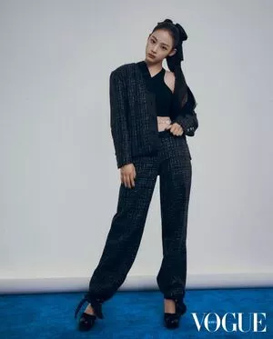 Minji / lovres_min__ / miniwithtattoos / newjeans_official nude photo #0058