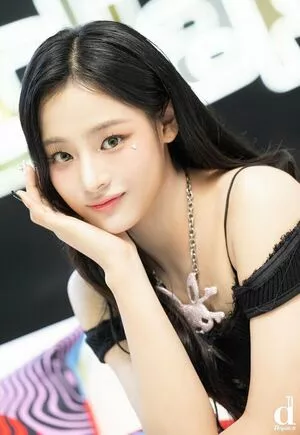 Minji / lovres_min__ / miniwithtattoos / newjeans_official nude photo #0071