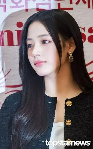 Minji / lovres_min__ / miniwithtattoos / newjeans_official nude photo #0079