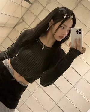 Minji / lovres_min__ / miniwithtattoos / newjeans_official nude photo #0087