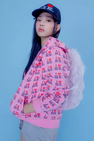 Minji / lovres_min__ / miniwithtattoos / newjeans_official nude photo #0152