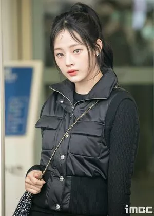 Minji / lovres_min__ / miniwithtattoos / newjeans_official nude photo #0160