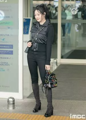 Minji / lovres_min__ / miniwithtattoos / newjeans_official nude photo #0161