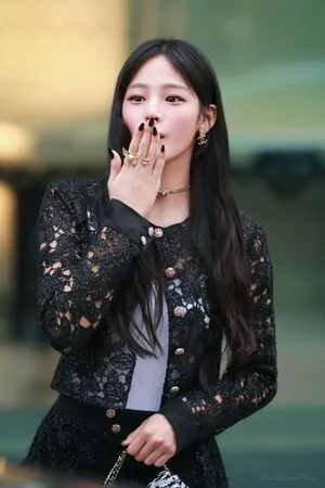 Minji / lovres_min__ / miniwithtattoos / newjeans_official nude photo #0164