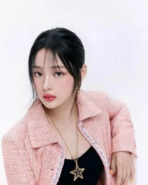 Minji / lovres_min__ / miniwithtattoos / newjeans_official nude photo #0181