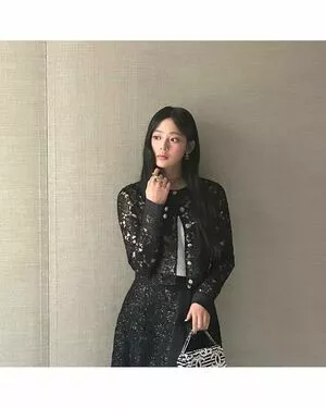 Minji / lovres_min__ / miniwithtattoos / newjeans_official nude photo #0183