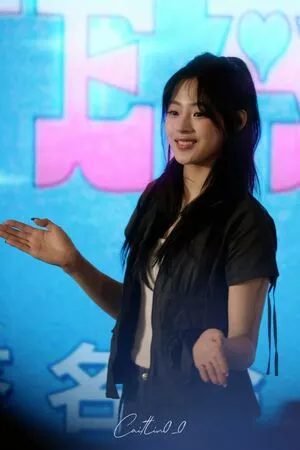 Minji / lovres_min__ / miniwithtattoos / newjeans_official nude photo #0288