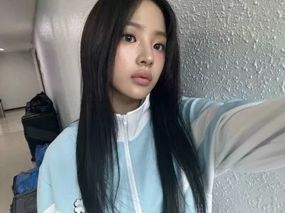 Minji / lovres_min__ / miniwithtattoos / newjeans_official nude photo #0478