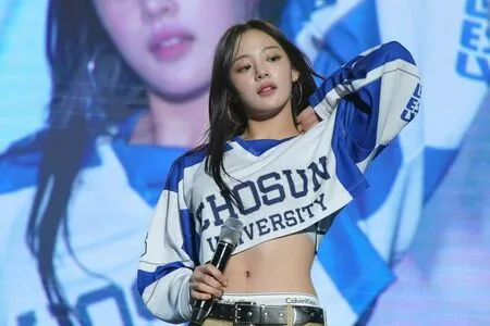 Minji / lovres_min__ / miniwithtattoos / newjeans_official nude photo #0494