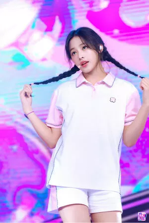 Minji / lovres_min__ / miniwithtattoos / newjeans_official nude photo #0585