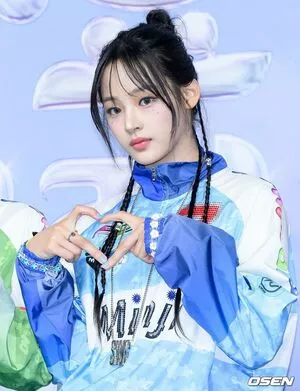 Minji / lovres_min__ / miniwithtattoos / newjeans_official nude photo #0627