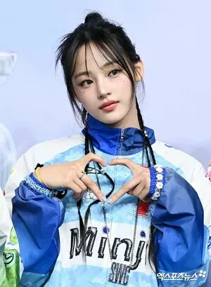 Minji / lovres_min__ / miniwithtattoos / newjeans_official nude photo #0628